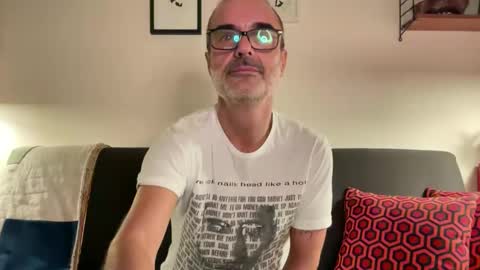 Snapshot of maxbow chatting on 10/12/25, 05:45 Max Mikado online show from 10/12/25, 05:45