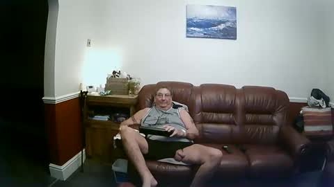 Snapshot of maxi_johnes chatting on 12/20/24, 10:32 MAX online show from 12/20/24, 10:32