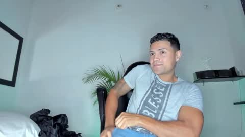 Snapshot of maxi_mux1 chatting on 03/26/26, 12:39 MAXI online show from 03/26/26, 12:39