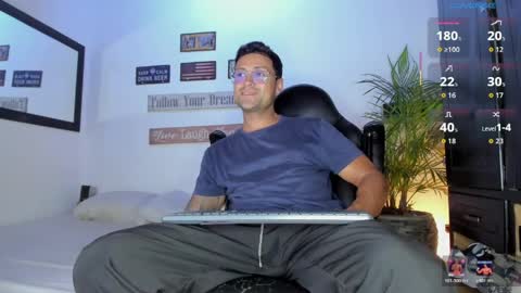 Snapshot of maxi_mux1 chatting on 04/07/26, 10:09 MAXI online show from 04/07/26, 10:09