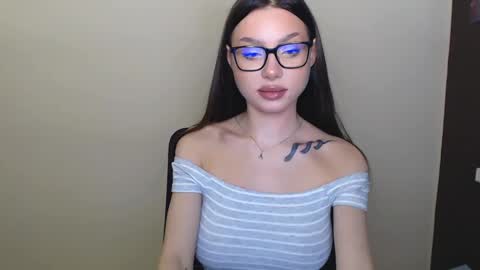 Snapshot of maxi_sweetheart chatting on 12/14/24, 01:27 Joanna online show from 12/14/24, 01:27