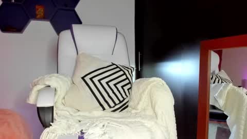 Snapshot of maxianomal chatting on 02/09/25, 04:57 Max online show from 02/09/25, 04:57