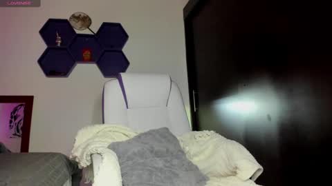 Snapshot of maxianomal chatting on 02/18/25, 06:37 Max online show from 02/18/25, 06:37