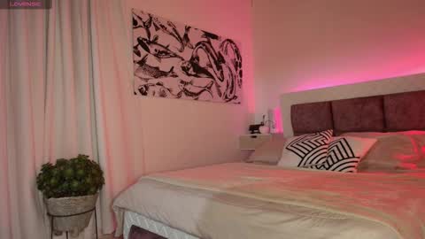 Snapshot of maxianomal chatting on 10/10/25, 02:32 Max online show from 10/10/25, 02:32