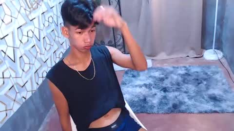 Snapshot of maxiebunny99 chatting on 02/04/25, 03:47 Reyn online show from 02/04/25, 03:47