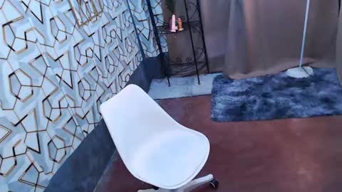 Snapshot of maxiebunny99 chatting on 02/20/25, 03:56 Reyn online show from 02/20/25, 03:56