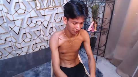 Snapshot of maxiebunny99 chatting on 02/23/25, 11:14 Reyn online show from 02/23/25, 11:14