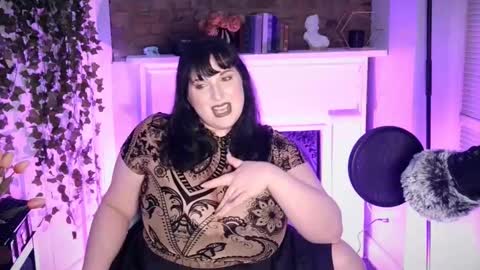 Snapshot of maximarilith chatting on 09/24/25, 01:53 Maxi Marilith online show from 09/24/25, 01:53