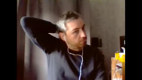 Snapshot of maximefrxx chatting on 01/16/26, 01:04 Maxime online show from 01/16/26, 01:04