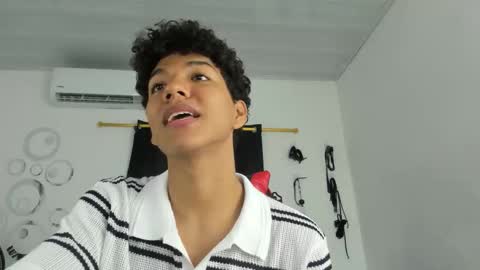 Maximiliano online show from 11/22/25, 07:02