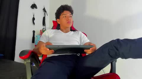 Maximiliano online show from 12/15/25, 07:29