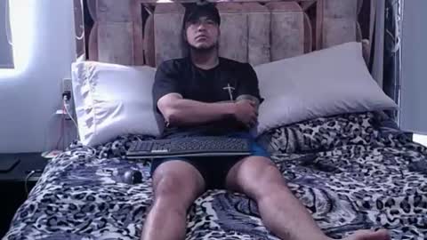 Snapshot of maximiliansterling chatting on 08/03/26, 01:27 Maximilian online show from 08/03/26, 01:27