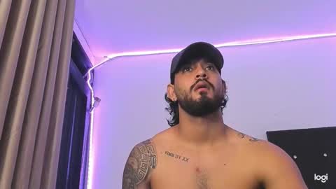 Snapshot of maximo004 chatting on 12/19/25, 11:01 Maximo online show from 12/19/25, 11:01