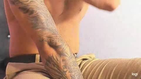 Snapshot of maximo004 chatting on 12/21/25, 10:17 Maximo online show from 12/21/25, 10:17