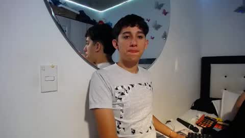 Snapshot of maximo_and_isa chatting on 11/08/25, 09:42 -- maximo and isa -- online show from 11/08/25, 09:42