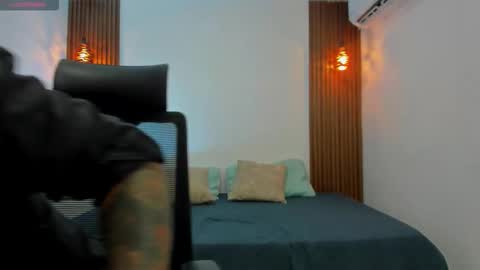 Snapshot of maximo_di_santi chatting on 10/20/25, 08:42 M A X I M O online show from 10/20/25, 08:42