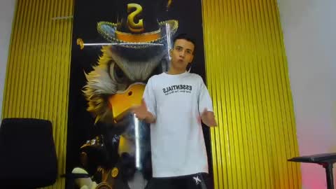 Snapshot of maximo_grayt_ chatting on 05/11/26, 12:11 maximo_grayt_ online show from 05/11/26, 12:11