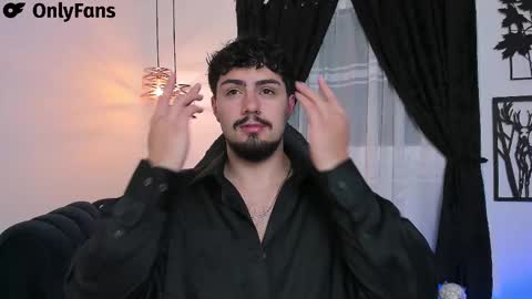 Snapshot of maximo_rodriguez chatting on 02/22/25, 05:34 Maximo online show from 02/22/25, 05:34
