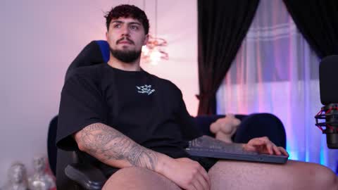 Snapshot of maximo_rodriguez chatting on 01/17/26, 05:12 Maximo online show from 01/17/26, 05:12