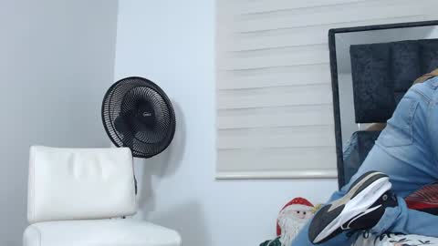 Maximo Sebastian online show from 12/25/24, 12:16