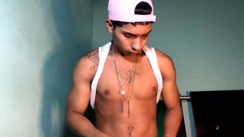 Snapshot of maximo_vega_new chatting on 02/15/25, 05:09 Maximo Aron Vega online show from 02/15/25, 05:09