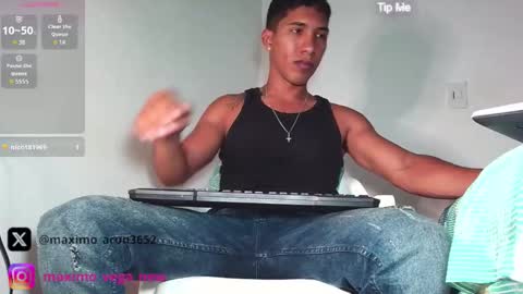 Snapshot of maximo_vega_new chatting on 10/13/25, 08:20 Maximo Aron Vega online show from 10/13/25, 08:20