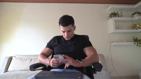 Sebastian online show from 06/25/26, 06:56
