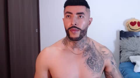 Independent Model online show from 01/12/25, 04:52