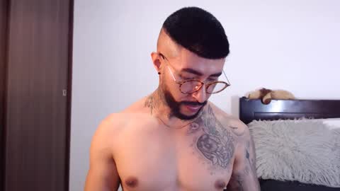 Independent Model online show from 02/21/25, 03:01