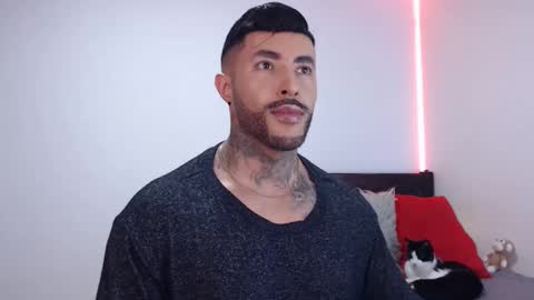 Independent Model online show from 11/25/25, 02:22