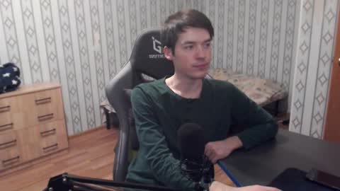 Snapshot of maximuslan chatting on 12/18/25, 09:15 Marcolas online show from 12/18/25, 09:15