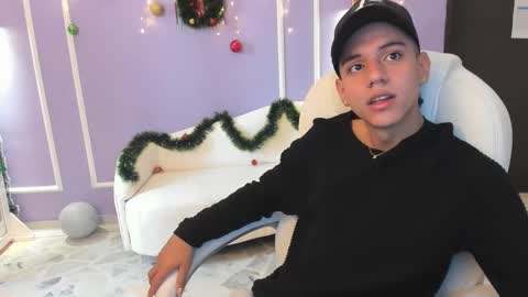 Snapshot of maximuss_19 chatting on 12/21/24, 12:38 Maximus online show from 12/21/24, 12:38