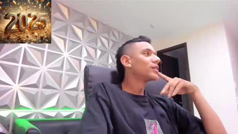 Snapshot of maximuss_19 chatting on 12/30/24, 06:05 Maximus online show from 12/30/24, 06:05