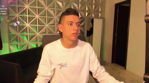 Snapshot of maximuss_19 chatting on 02/23/25, 01:32 Maximus online show from 02/23/25, 01:32