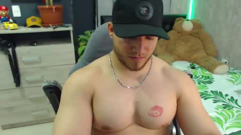 Snapshot of maximussantorini chatting on 12/21/24, 03:58 maximus online show from 12/21/24, 03:58