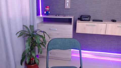 Snapshot of maximussantorini chatting on 11/22/25, 07:46 maximus online show from 11/22/25, 07:46