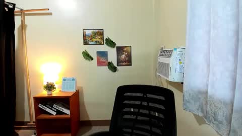 Snapshot of maxine_fucks chatting on 02/05/26, 07:24 maxine_fucks online show from 02/05/26, 07:24