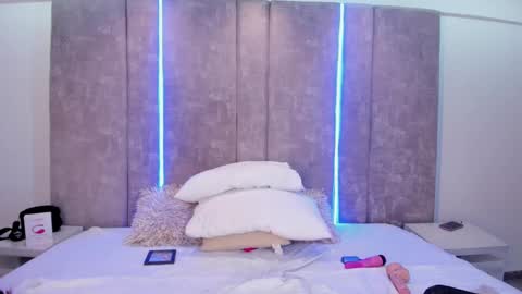 Snapshot of maxirogers chatting on 02/11/25, 10:50 Maxi Rogers online show from 02/11/25, 10:50