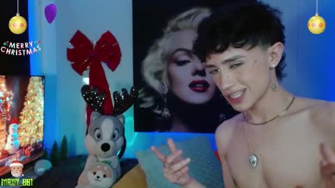 Snapshot of maxiy_001 chatting on 12/16/24, 11:01 Max online show from 12/16/24, 11:01
