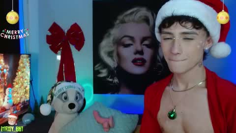 Snapshot of maxiy_001 chatting on 12/21/24, 11:44 Max online show from 12/21/24, 11:44