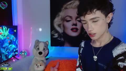 Snapshot of maxiy_001 chatting on 03/06/25, 01:03 Max online show from 03/06/25, 01:03