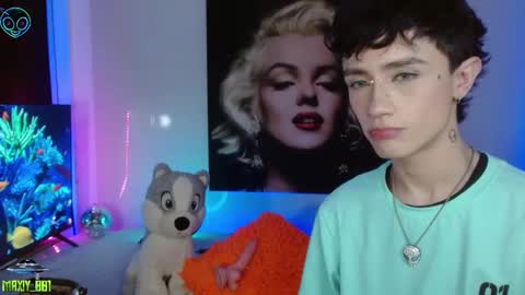 Snapshot of maxiy_001 chatting on 03/07/25, 08:34 Max online show from 03/07/25, 08:34