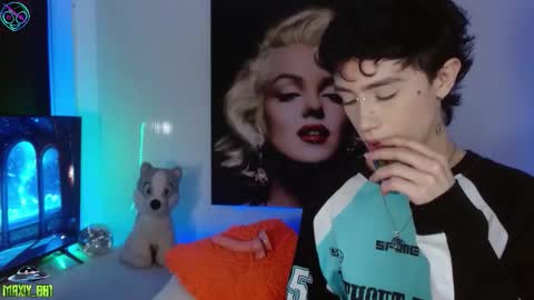 Snapshot of maxiy_001 chatting on 09/22/25, 03:52 Max online show from 09/22/25, 03:52