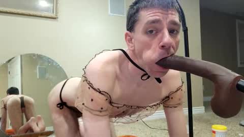 Snapshot of maxjr8008 chatting on 12/29/24, 02:17 maxjr8008 online show from 12/29/24, 02:17