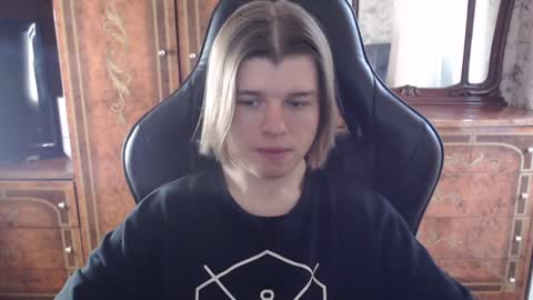 Snapshot of maxplay18 chatting on 12/04/24, 08:23 Max online show from 12/04/24, 08:23