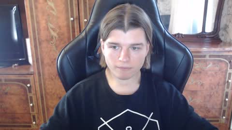 Snapshot of maxplay18 chatting on 12/04/24, 11:30 Max online show from 12/04/24, 11:30