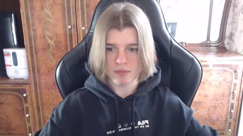 Snapshot of maxplay18 chatting on 02/22/25, 10:51 Max online show from 02/22/25, 10:51