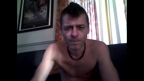 Snapshot of maxthewolf chatting on 10/09/25, 08:40 MaxTheWolf online show from 10/09/25, 08:40