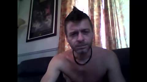 Snapshot of maxthewolf chatting on 10/18/25, 02:51 MaxTheWolf online show from 10/18/25, 02:51