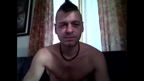 Snapshot of maxthewolf chatting on 10/24/25, 08:05 MaxTheWolf online show from 10/24/25, 08:05